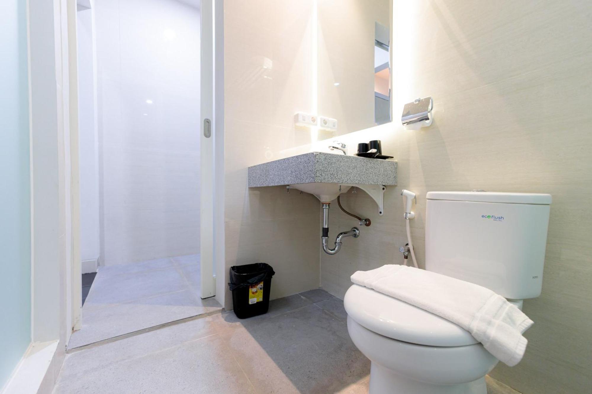 Sans Hotel 88 Andalan Surabaya By Reddoorz Luaran gambar