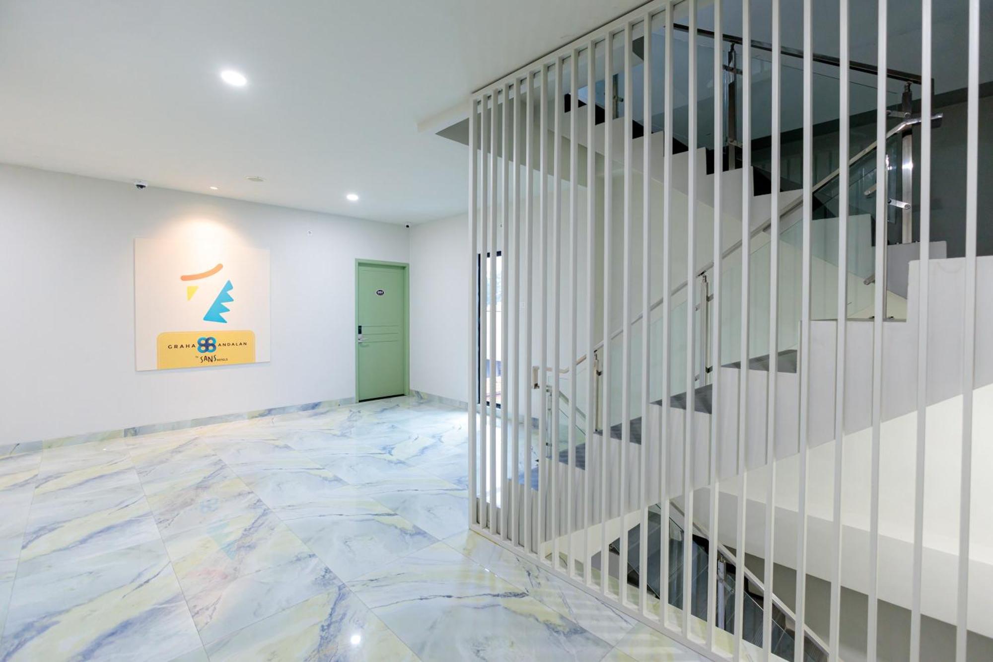 Sans Hotel 88 Andalan Surabaya By Reddoorz Luaran gambar